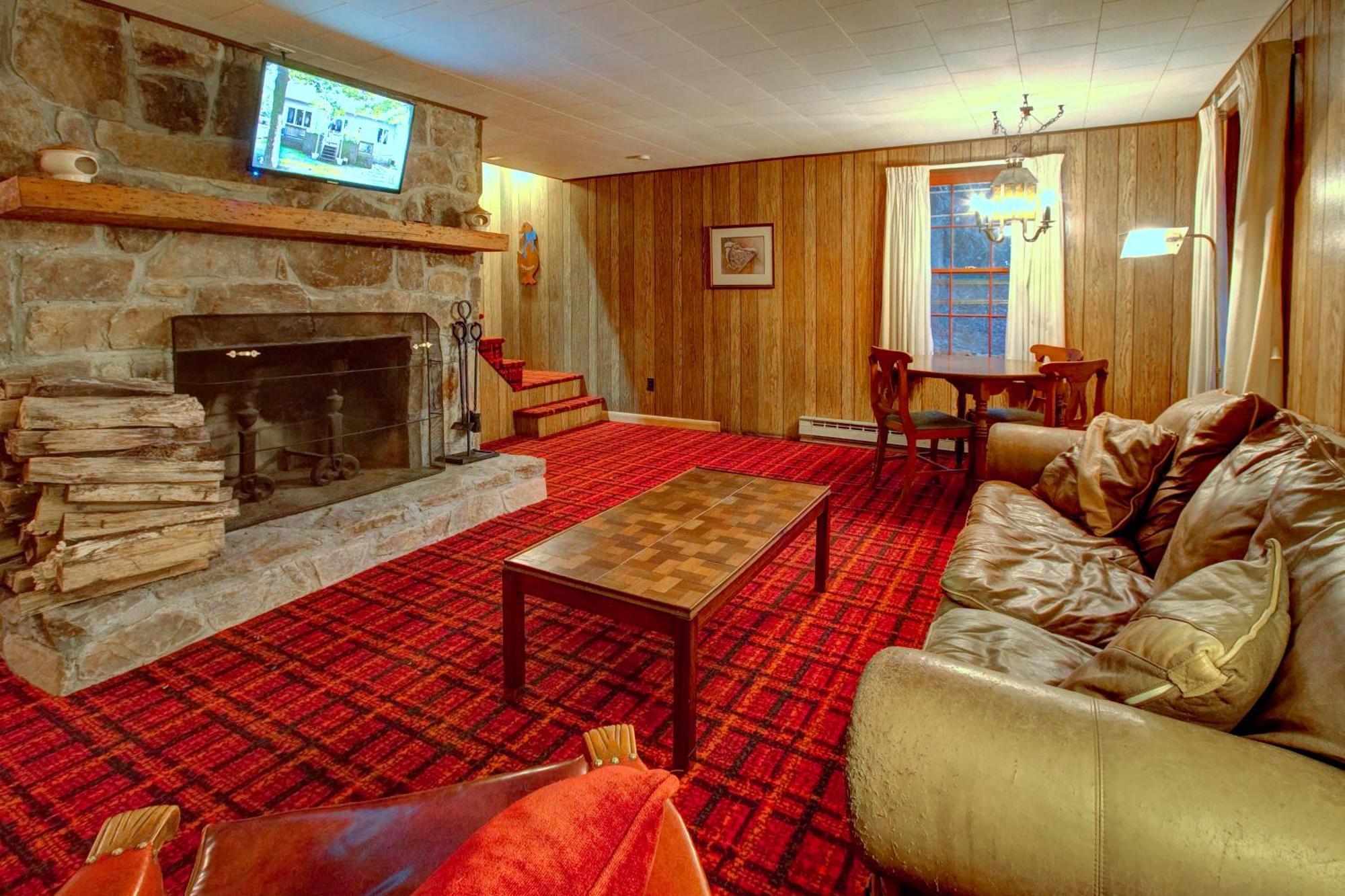 Mt Mitchell Cabin Rentals Busick Room photo