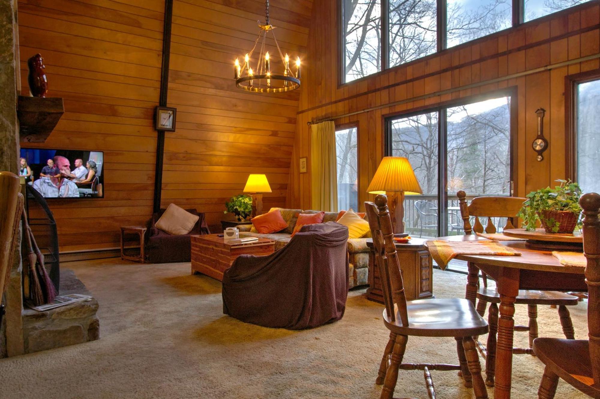 Mt Mitchell Cabin Rentals Busick Room photo