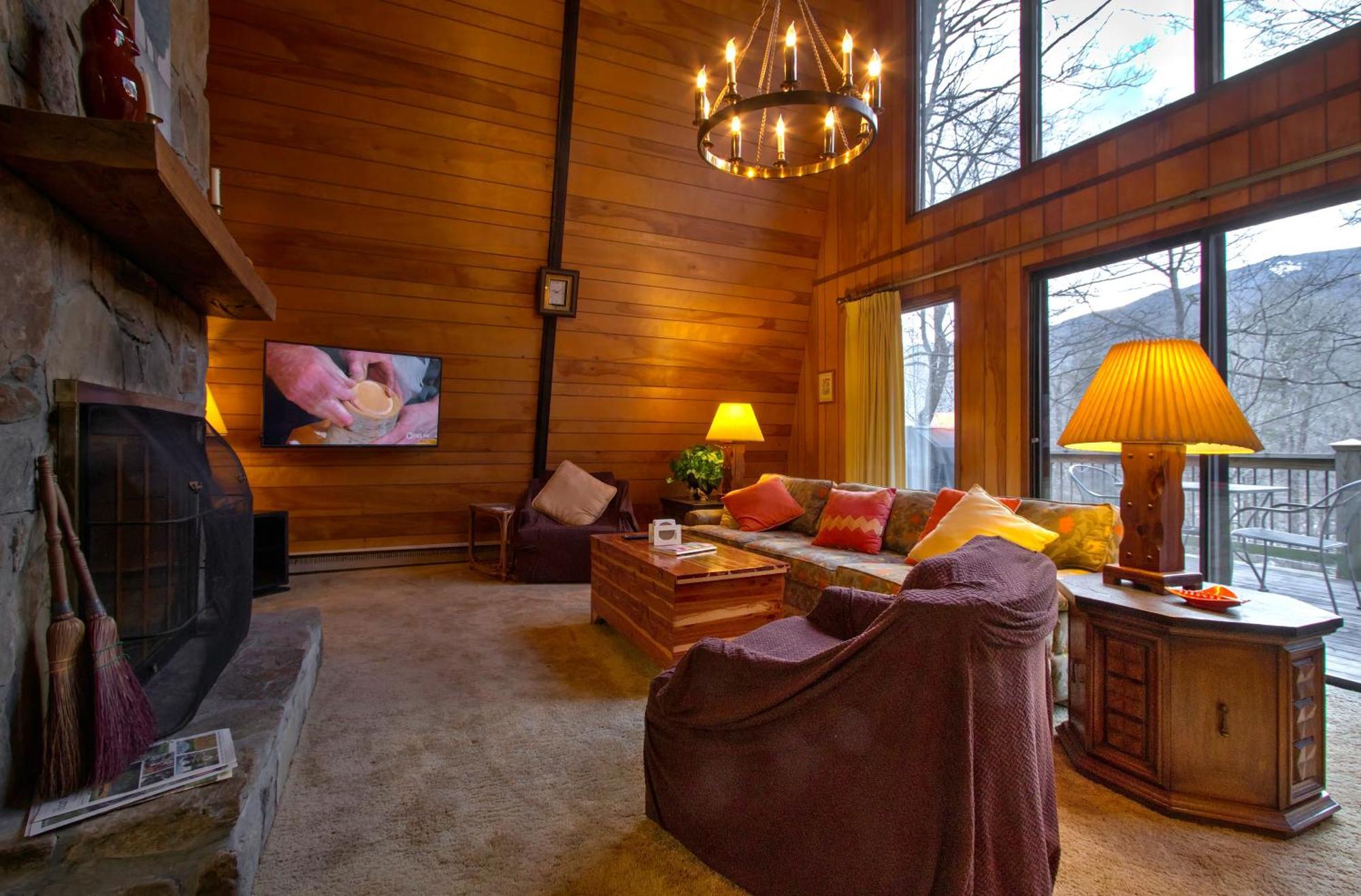 Mt Mitchell Cabin Rentals Busick Room photo