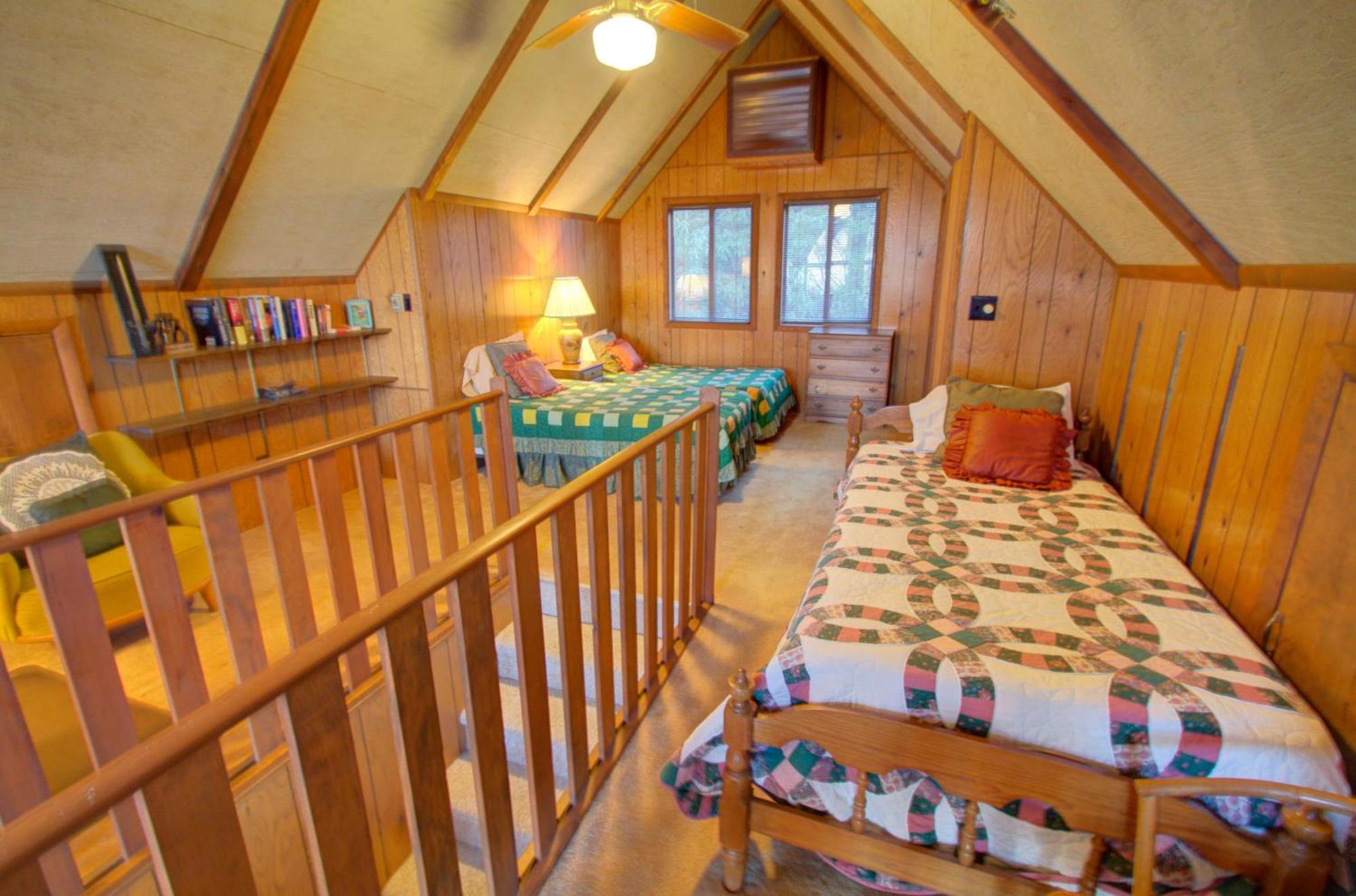 Mt Mitchell Cabin Rentals Busick Room photo