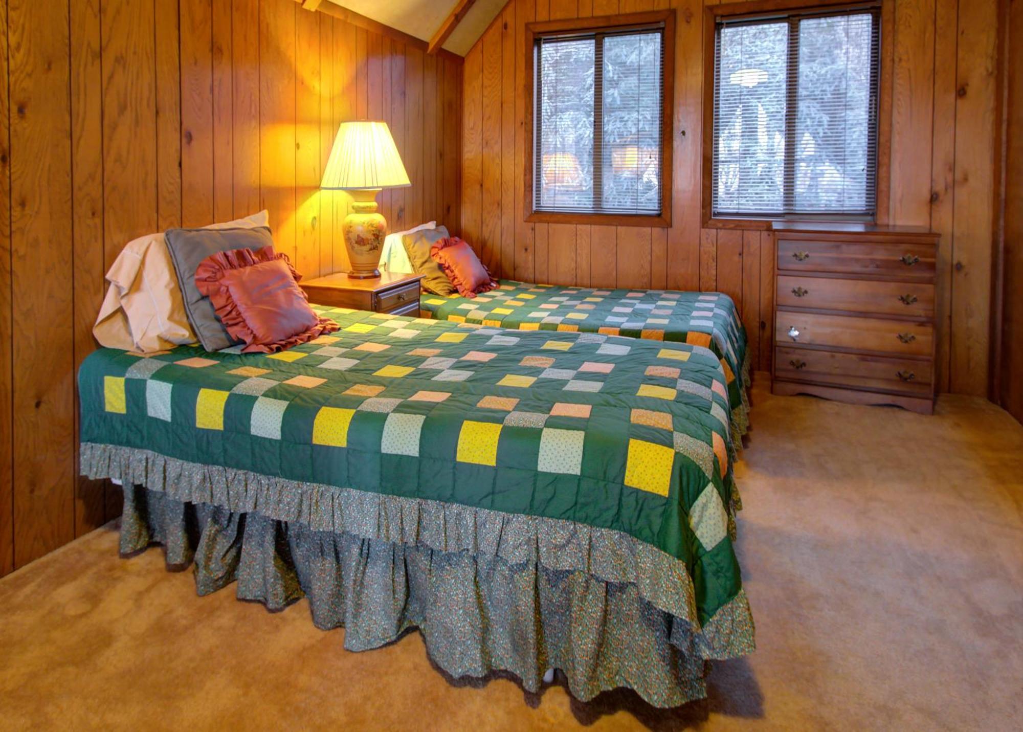 Mt Mitchell Cabin Rentals Busick Room photo