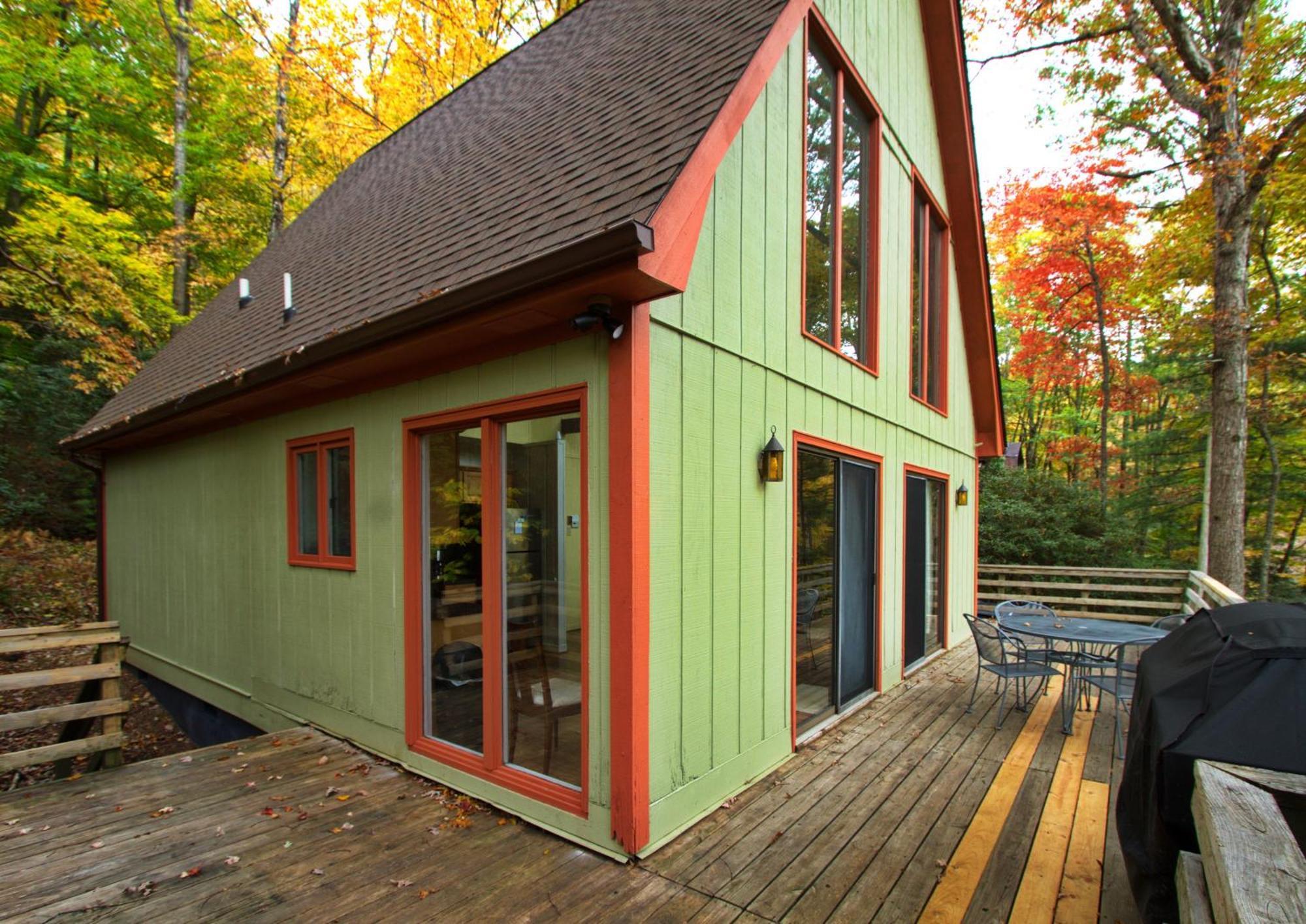 Mt Mitchell Cabin Rentals Busick Room photo