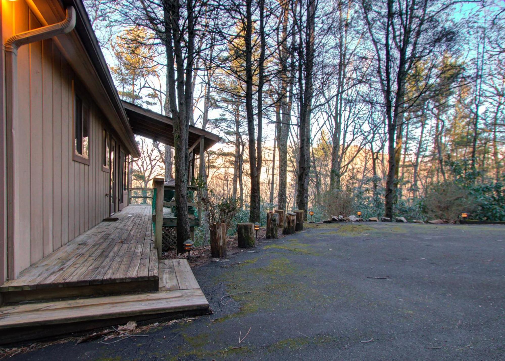 Mt Mitchell Cabin Rentals Busick Room photo